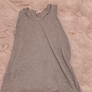 gray tank top!!:))